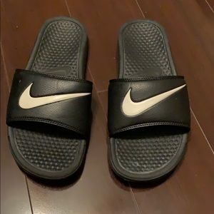 Nike Slides Black and White